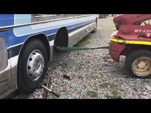 Fail to remove bus axle with forklift