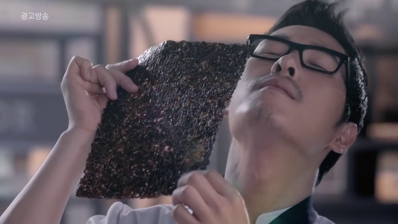 Sheets of Korean roasted seasoned seaweed snack with olive oil and salt arranged on a plate showing the thin crispy texture