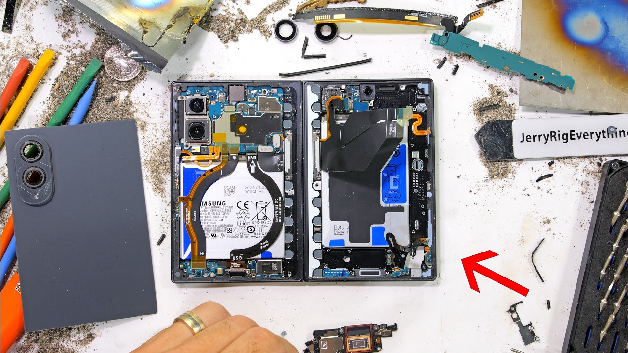 Galaxy Z Fold 8 Teardown - WHERE IS THE TITANIUM ?!