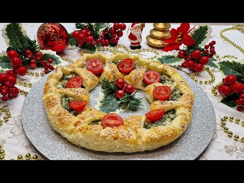 GHIRLANDA NATALIZIA DI PASTA SFOGLIA RIPIENA CON RICOTTA E SPINACI - ANTIPASTI DI NATALE FACILI
