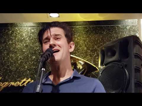 Gustavo Baião e Itamar Assiere em Sorriso de Luz de Gilson Peranzzetta e Nélson Wellington