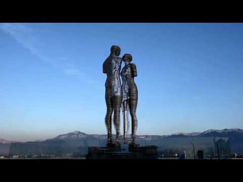Ali and Nino, Man and Woman, the Statue of Love sculpture in Georgia