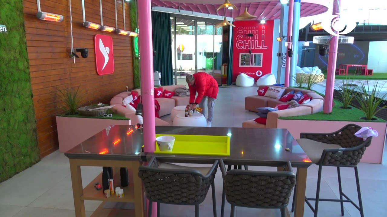 Luizi zgjohet dhe pastron oborrin