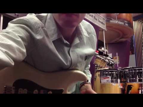 Fender American Deluxe Ash vs Deluxe Alder (spontaneous comparison)