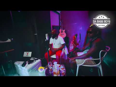 Da Bass Boys no estúdio a curtir Show de Hits de Denny Og ao lado de Vizzow Nice