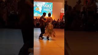 Video thumbnail for Diego Valero y Delfina Pissani (Milonga Campera)