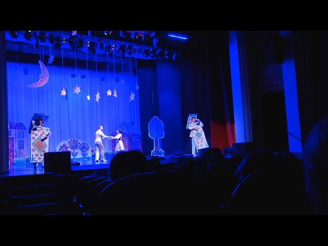 Во Дворце культуры «Нефтехимик» состоялся показ спектакля ТЮЗа имени Вампилова «Денискины рассказы»