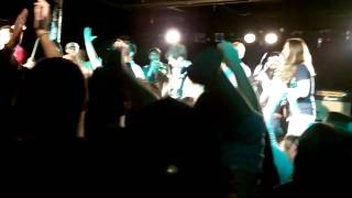 Ludo - Girls on Trampolines