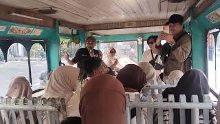 Download lagu Sightseeing in Bandung on the Bandros mp3 Download lagu Sightseeing in Bandung on the Bandros mp3