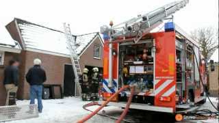 preview picture of video 'Binnenbrand (schuur/zolder) Raadhuisstraat in Terheijden (2013-01-19)'