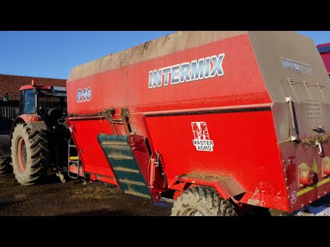 16m3 poziomy paszowóz INTERMIX R16, w nowoczesnym gospodarstwie na Warmii