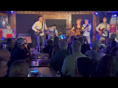 Swingin Doors - The French Family Band @ The Station Inn