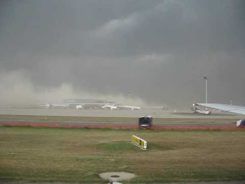 Vihar a ferihegyi repülőtéren 2.