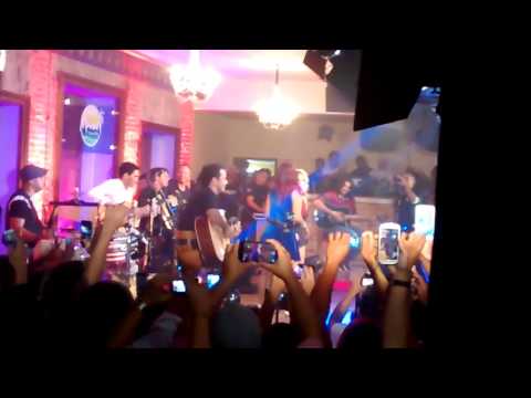 Priscila Sena da Musa e Joelma Calypso cantam Amor de Fã e se emocionam - DVD Musa acústico