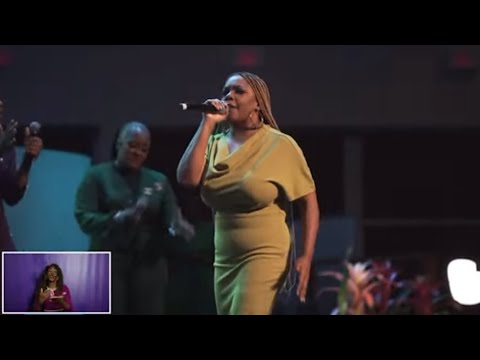 *Must Watch* It’s only☝🏾Nakitta Foxx! Sung herself into a praise break‼️‼️
