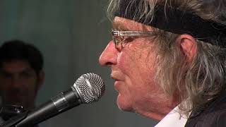 Die Blume aus dem Gemeindebau by Schiffkowitz