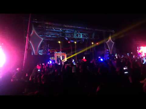 MGK - fEST Intro, 100 Words And Running & the Arsonist live at EST Fest 2014