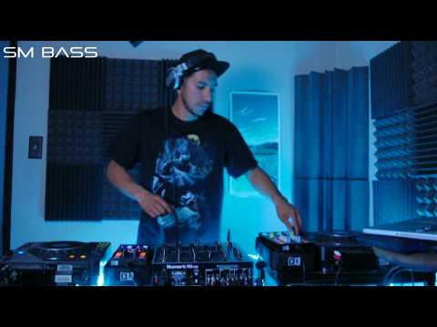 Techno | Tech House | House Music | SM BASS - Simplistic Radio 002