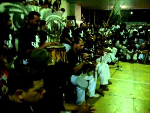 FESTIVAL DE CAPOEIRA VADIAÇÃO 2011 - SENZALA - Seu Peixinho não morreu.