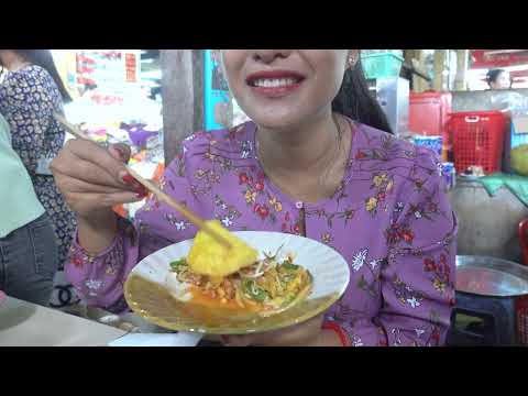Cambodian Breakfast @ Kampot Province - Noodle& Macaroni Soup, & fried short noodle with yellow pan