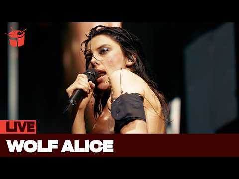 Wolf Alice - 'The Sofa' (live at Laneway 2026)