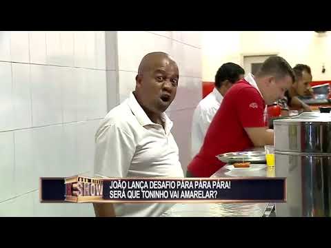 Pegadinha João Kleber desafia Toninho Entrar num jogo de futebol, pegar a bola e gritar  para para