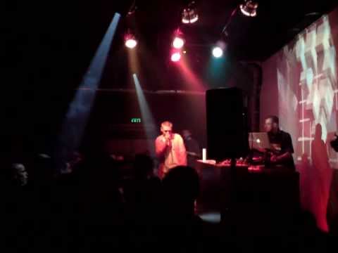 Dj Undoo cu Omu Gnom - Asculta (Omu Gnom remix)