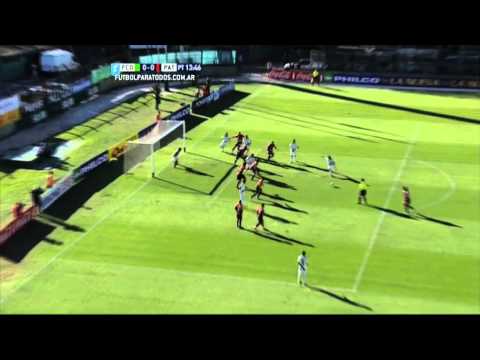 Bazán al travesaño. Ferro 0 - Patronato 0. Fecha 11. Primera B Nacional 2015. FPT.