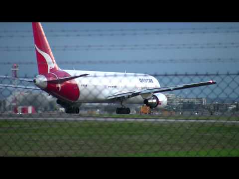 Qantas 767 to Perth on Runway 25