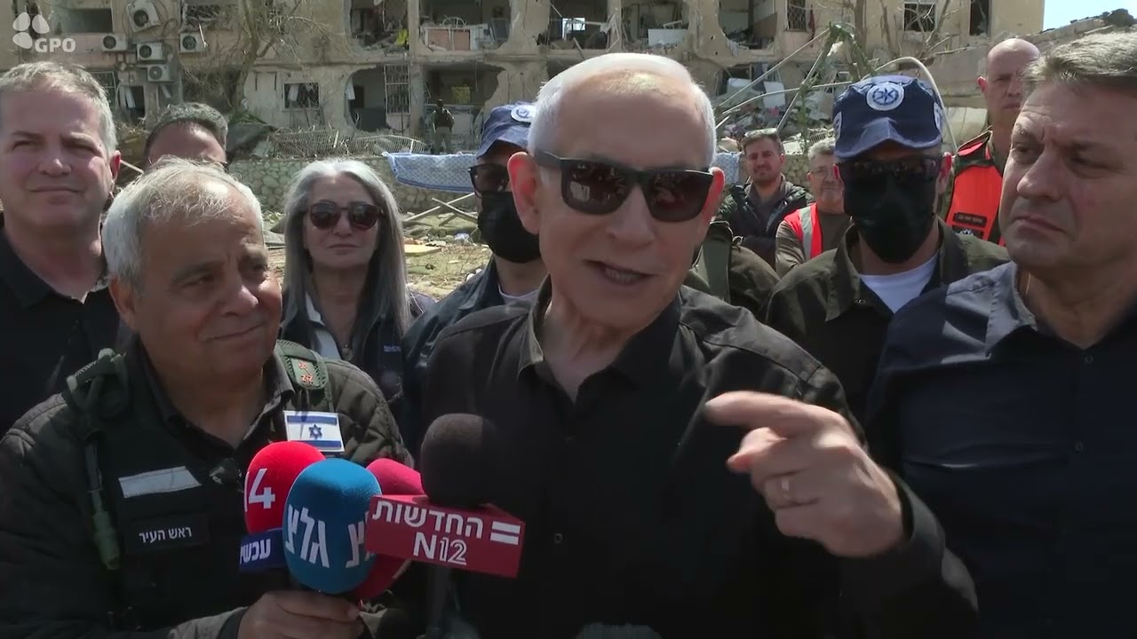 ראש הממשלה בנימין נתניהו בזירת הנפילה בדימונה