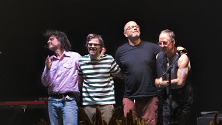 Weezer - Holiday live in Barcelona