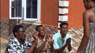 Download lagu Three men propose to a lady unbelievably  mp3