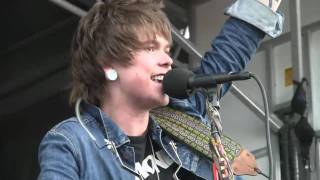 NeverShoutNever - Love is Our Weapon @ Warped Tour 2010