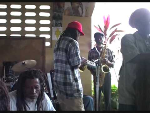 The congos-Yoyo-Inna  de Yard-HQ