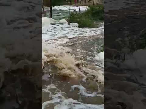 Cachoeira na represa de Lamarão Bahia, muita água