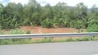 preview picture of video 'Desvordamiento del Rio Ulua en el sector de Villanueva, potrerillos, pimienta , Honduras alerta roja'