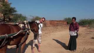 preview picture of video 'Bagan en cabriolet (2ème jour)'