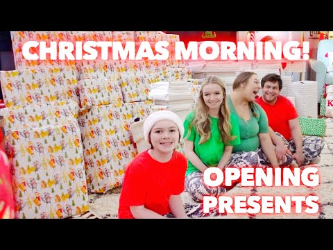 CHRISTMAS MORNING 2022 (Opening Christmas Presents Part 1) | Family 5 Vlogs