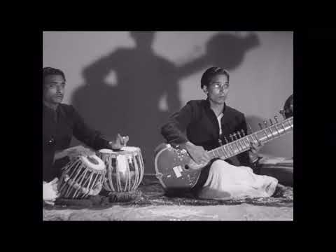 6 Ust Vilayat Khan aged 16   rare video