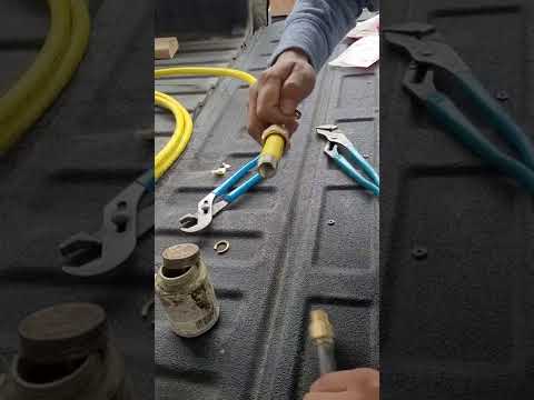 How to connect gas pipes with flexible hose