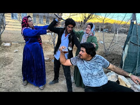 Tragedy at the Neighbor's House: Mina Witnesses a Debt Collector Brutally Beating the Debtor!