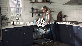GE Front Control with Plastic Interior Dishwasher with Sanitize Cycle & Dry Boost Stainless Steel GDF550PSRSS Picture