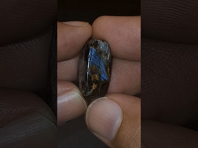 حجر خام طبيعي به توهج تحفة للإقتناء أو الإهداء