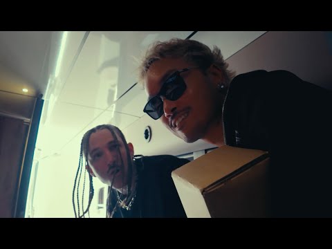 SELLING POISTERS ON TOUR