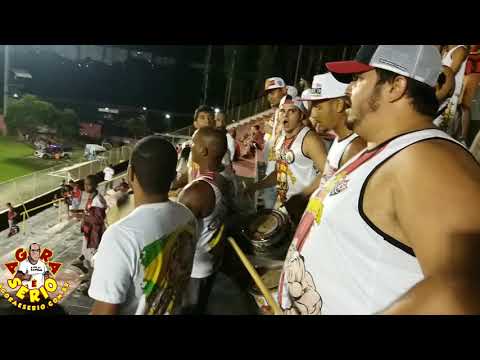 Repórter Favela no Estádio do Barradão aqui é Vitória Porra