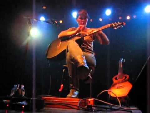 1/15 Kaki King - Bone Chaos In The Castle @ Bronson, Ravenna, Italy (02-12-2011)