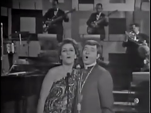 ANGÉLICA MARÍA Y CÉSAR COSTA CANTAN "JUNTOS HASTA EL FIN" EN TV MUSICALDE 1967.