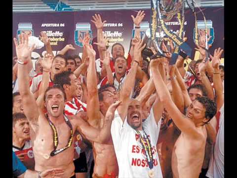 Estudiantes de La Plata - El cielo nos queda muy chico