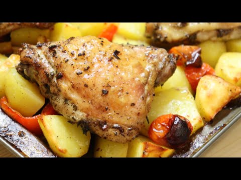 EASY JUICY BAKED CHICKEN THIGHS WITH POTATOES ,BELL PEPPERS,ONION,TOMATO | EASY DINNER, LUNCH