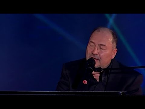 Michal David - Klavírní směs (Nikdo nepřišel, Je to blízko, Nenapovídej, Valčík pro mámu, Máma)